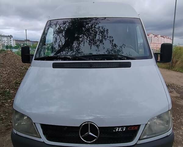 Білий Мерседес Sprinter, об'ємом двигуна 2.2 л та пробігом 600 тис. км за 8800 $, фото 1 на Automoto.ua