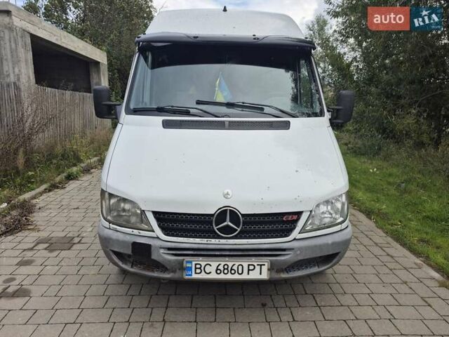 Белый Мерседес Sprinter, объемом двигателя 2.1 л и пробегом 220 тыс. км за 6000 $, фото 1 на Automoto.ua