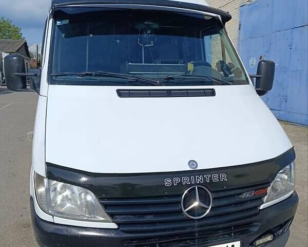 Белый Мерседес Sprinter, объемом двигателя 2.69 л и пробегом 500 тыс. км за 10500 $, фото 1 на Automoto.ua