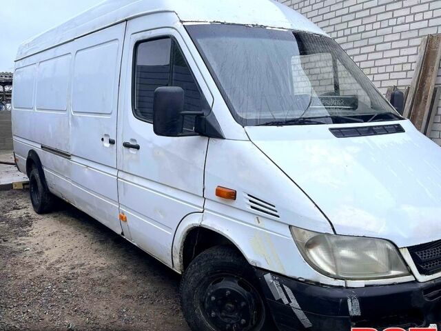 Белый Мерседес Sprinter, объемом двигателя 22 л и пробегом 472 тыс. км за 4000 $, фото 1 на Automoto.ua