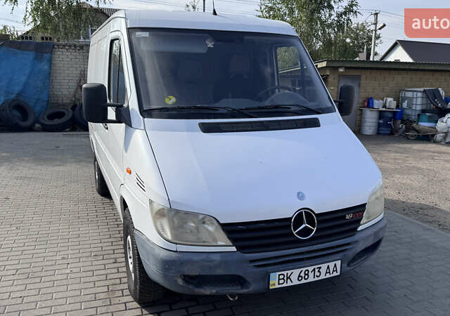 Белый Мерседес Sprinter, объемом двигателя 2.15 л и пробегом 181 тыс. км за 7000 $, фото 1 на Automoto.ua