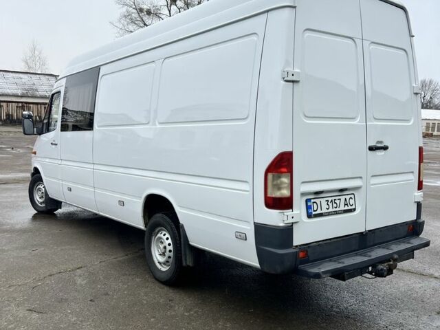 Белый Мерседес Sprinter, объемом двигателя 2.7 л и пробегом 900 тыс. км за 10000 $, фото 1 на Automoto.ua