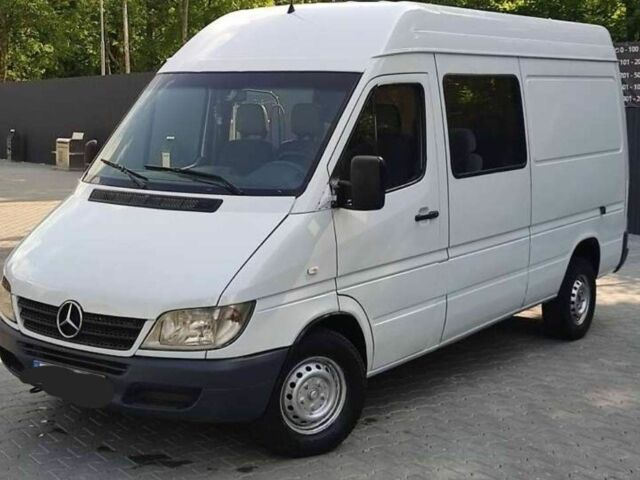 Белый Мерседес Sprinter, объемом двигателя 2.2 л и пробегом 318 тыс. км за 8950 $, фото 1 на Automoto.ua