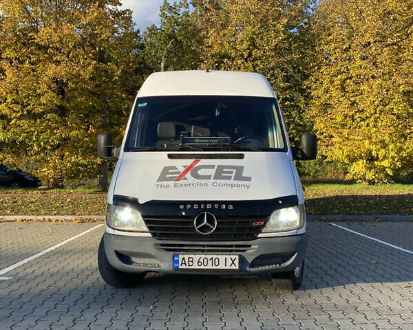 Белый Мерседес Sprinter, объемом двигателя 2.7 л и пробегом 309 тыс. км за 9200 $, фото 1 на Automoto.ua
