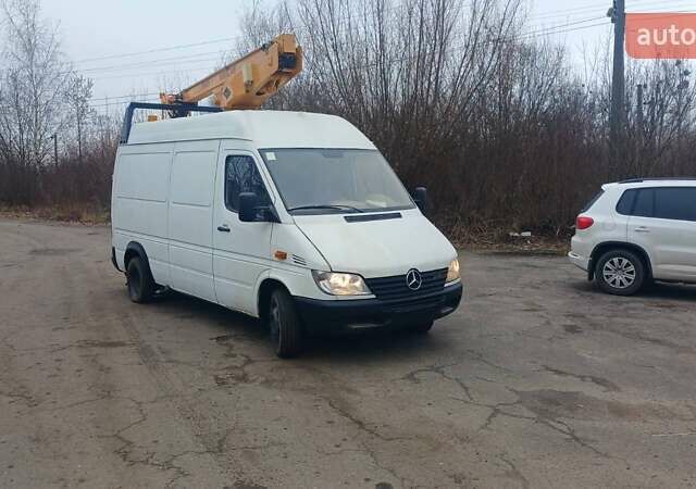 Белый Мерседес Sprinter, объемом двигателя 0 л и пробегом 999 тыс. км за 12500 $, фото 1 на Automoto.ua