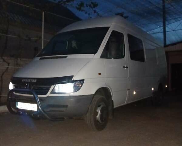 Белый Мерседес Sprinter, объемом двигателя 2.7 л и пробегом 757 тыс. км за 13400 $, фото 1 на Automoto.ua