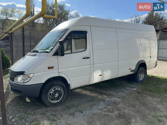Белый Мерседес Sprinter, объемом двигателя 2.69 л и пробегом 400 тыс. км за 13500 $, фото 1 на Automoto.ua