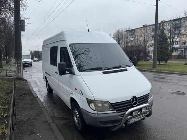 Белый Мерседес Sprinter, объемом двигателя 2.2 л и пробегом 650 тыс. км за 9700 $, фото 1 на Automoto.ua
