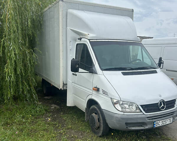 Белый Мерседес Sprinter, объемом двигателя 2.69 л и пробегом 500 тыс. км за 10700 $, фото 1 на Automoto.ua