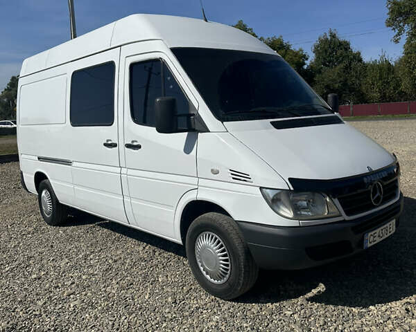 Белый Мерседес Sprinter, объемом двигателя 2.15 л и пробегом 700 тыс. км за 8000 $, фото 1 на Automoto.ua