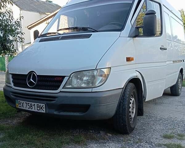Белый Мерседес Sprinter, объемом двигателя 2.15 л и пробегом 367 тыс. км за 7600 $, фото 1 на Automoto.ua