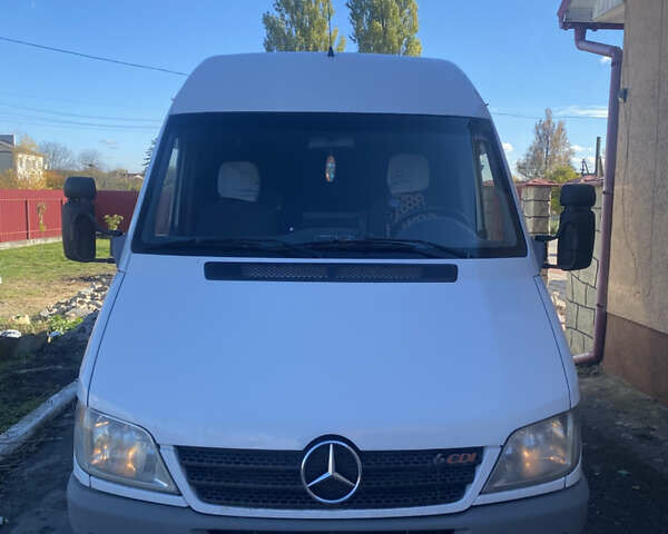 Белый Мерседес Sprinter, объемом двигателя 2.7 л и пробегом 534 тыс. км за 10900 $, фото 1 на Automoto.ua