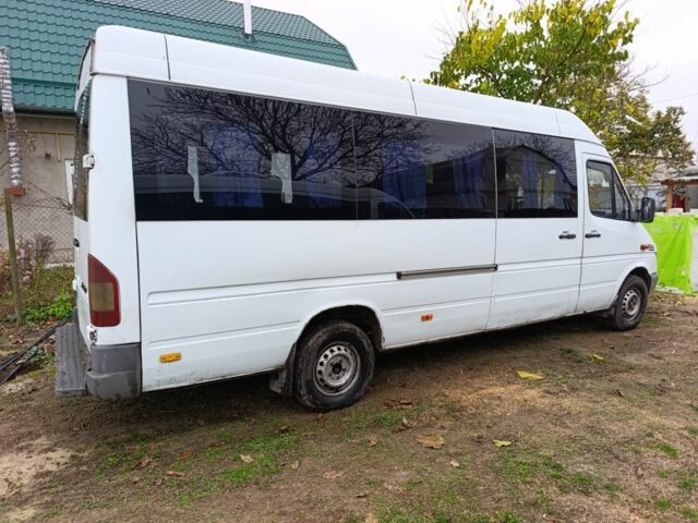 Белый Мерседес Sprinter, объемом двигателя 2.2 л и пробегом 400 тыс. км за 5200 $, фото 1 на Automoto.ua