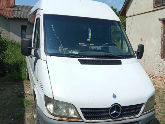 Білий Мерседес Sprinter, об'ємом двигуна 2.1 л та пробігом 700 тис. км за 3500 $, фото 1 на Automoto.ua