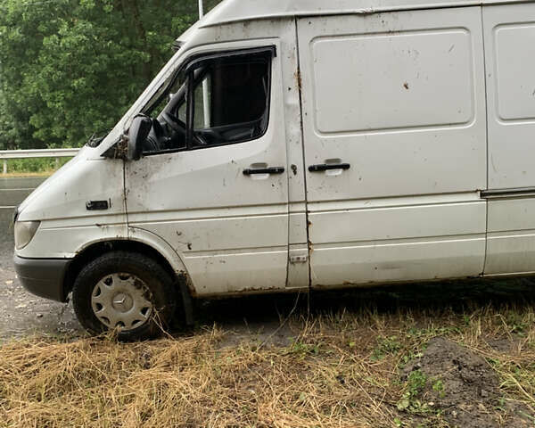 Белый Мерседес Sprinter, объемом двигателя 0 л и пробегом 650 тыс. км за 5000 $, фото 1 на Automoto.ua