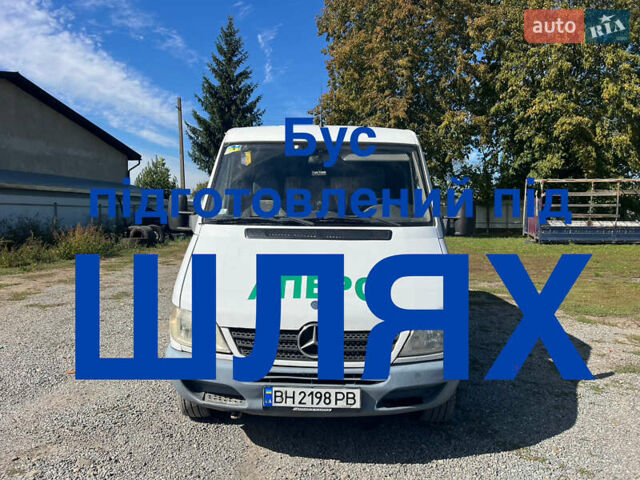 Белый Мерседес Sprinter, объемом двигателя 2.1 л и пробегом 343 тыс. км за 5950 $, фото 1 на Automoto.ua
