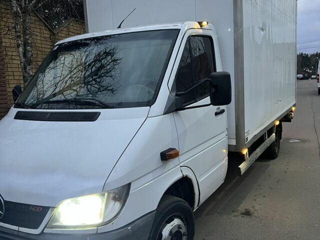 Белый Мерседес Sprinter, объемом двигателя 2.1 л и пробегом 460 тыс. км за 7500 $, фото 1 на Automoto.ua