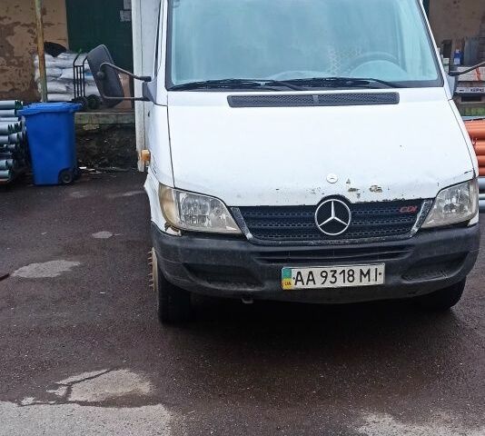 Белый Мерседес Sprinter, объемом двигателя 0 л и пробегом 500 тыс. км за 9900 $, фото 1 на Automoto.ua