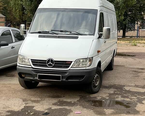 Белый Мерседес Sprinter, объемом двигателя 2.15 л и пробегом 400 тыс. км за 7500 $, фото 1 на Automoto.ua