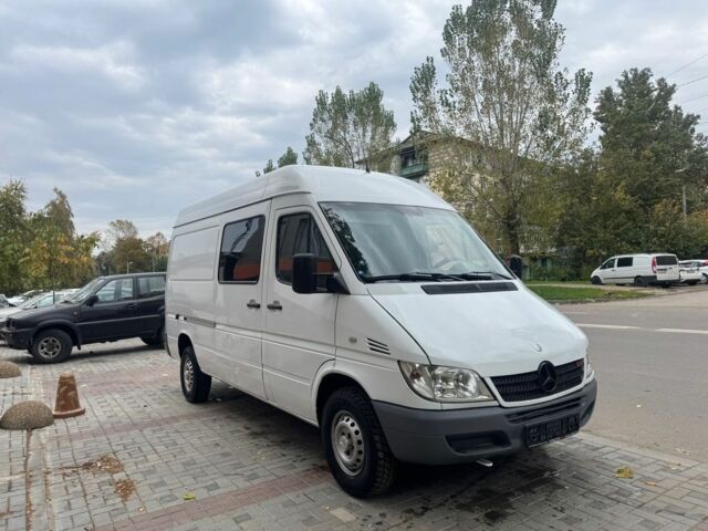 Белый Мерседес Sprinter, объемом двигателя 2.2 л и пробегом 450 тыс. км за 3200 $, фото 1 на Automoto.ua