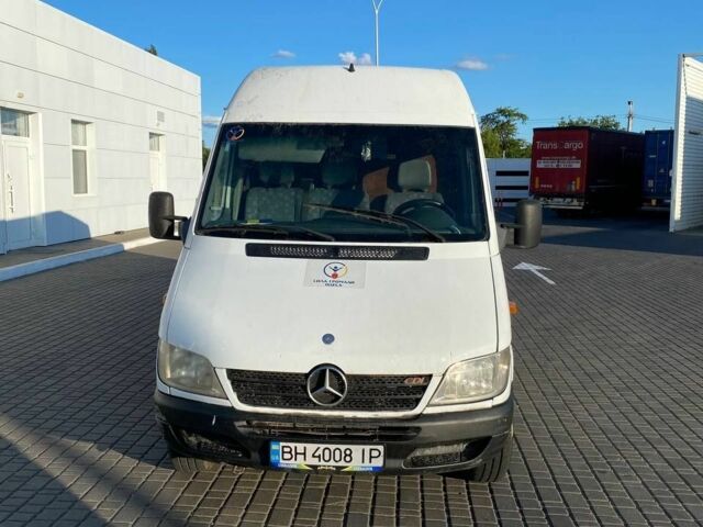 Белый Мерседес Sprinter, объемом двигателя 2.2 л и пробегом 450 тыс. км за 6900 $, фото 1 на Automoto.ua