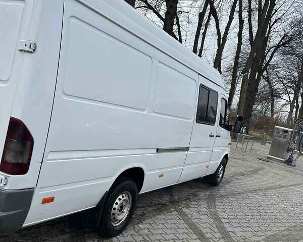 Белый Мерседес Sprinter, объемом двигателя 2.15 л и пробегом 301 тыс. км за 9500 $, фото 1 на Automoto.ua