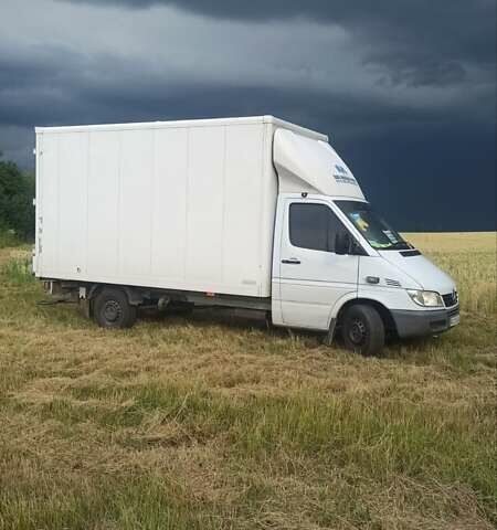 Белый Мерседес Sprinter, объемом двигателя 2.69 л и пробегом 485 тыс. км за 10950 $, фото 1 на Automoto.ua