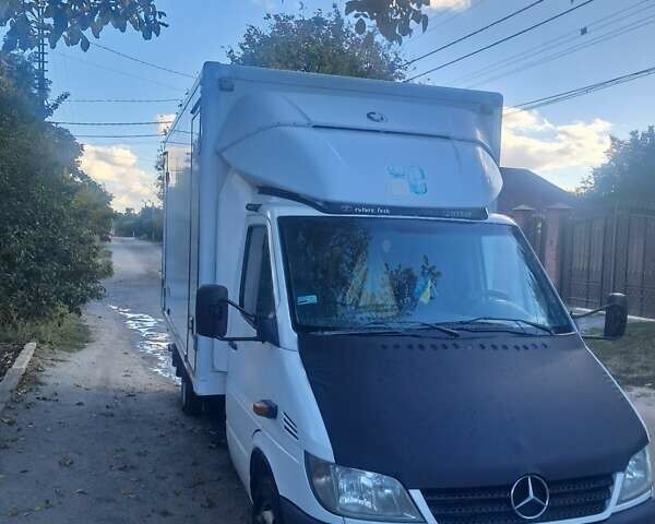 Белый Мерседес Sprinter, объемом двигателя 2.15 л и пробегом 244 тыс. км за 9900 $, фото 1 на Automoto.ua