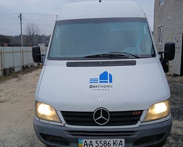 Белый Мерседес Sprinter, объемом двигателя 2.2 л и пробегом 306 тыс. км за 5050 $, фото 1 на Automoto.ua