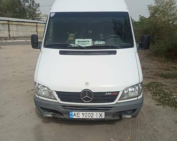 Белый Мерседес Sprinter, объемом двигателя 2.2 л и пробегом 400 тыс. км за 7000 $, фото 1 на Automoto.ua