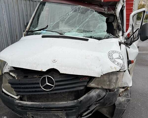 Белый Мерседес Sprinter, объемом двигателя 2.15 л и пробегом 100 тыс. км за 7100 $, фото 1 на Automoto.ua