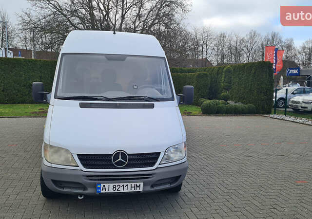 Белый Мерседес Sprinter, объемом двигателя 2.1 л и пробегом 685 тыс. км за 9229 $, фото 1 на Automoto.ua