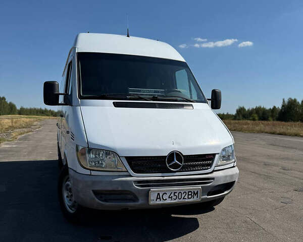 Білий Мерседес Sprinter, об'ємом двигуна 2.7 л та пробігом 655 тис. км за 7800 $, фото 1 на Automoto.ua