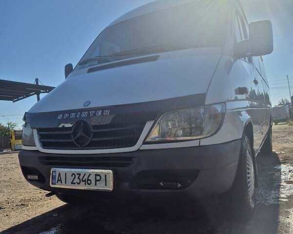Белый Мерседес Sprinter, объемом двигателя 2.7 л и пробегом 465 тыс. км за 13800 $, фото 1 на Automoto.ua