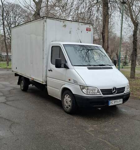 Белый Мерседес Sprinter, объемом двигателя 2.69 л и пробегом 370 тыс. км за 7500 $, фото 1 на Automoto.ua