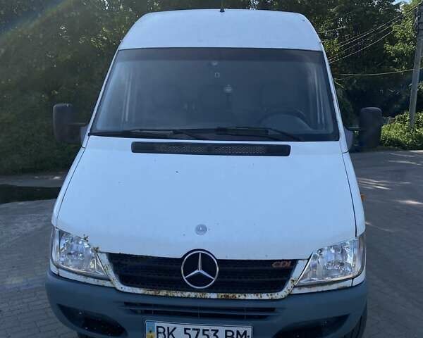 Белый Мерседес Sprinter, объемом двигателя 2.7 л и пробегом 550 тыс. км за 8150 $, фото 1 на Automoto.ua