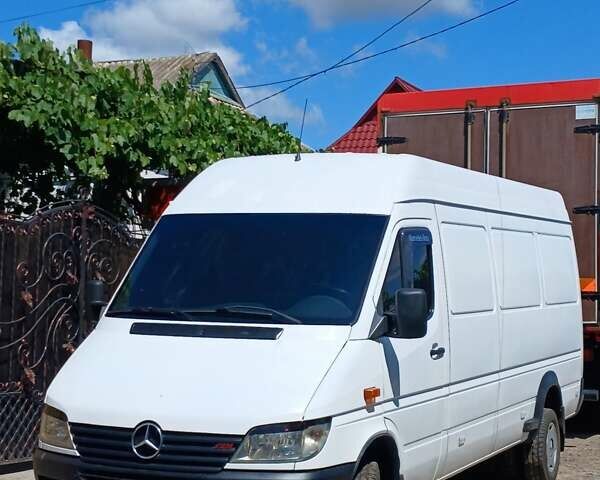 Белый Мерседес Sprinter, объемом двигателя 0 л и пробегом 757 тыс. км за 13000 $, фото 1 на Automoto.ua