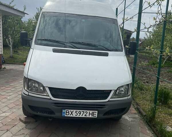 Белый Мерседес Sprinter, объемом двигателя 2.2 л и пробегом 400 тыс. км за 10500 $, фото 1 на Automoto.ua