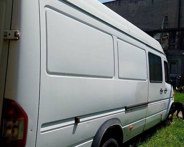 Белый Мерседес Sprinter, объемом двигателя 2.2 л и пробегом 370 тыс. км за 6500 $, фото 1 на Automoto.ua