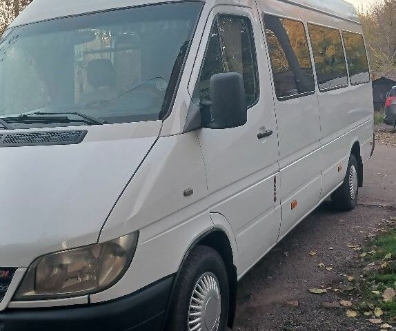 Белый Мерседес Sprinter, объемом двигателя 2 л и пробегом 640 тыс. км за 10500 $, фото 1 на Automoto.ua
