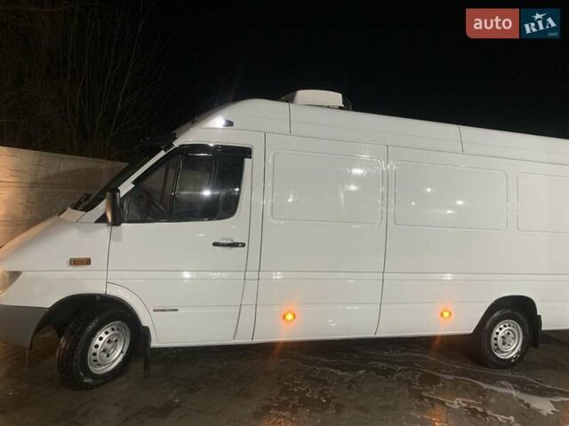 Белый Мерседес Sprinter, объемом двигателя 2.5 л и пробегом 214 тыс. км за 12000 $, фото 1 на Automoto.ua