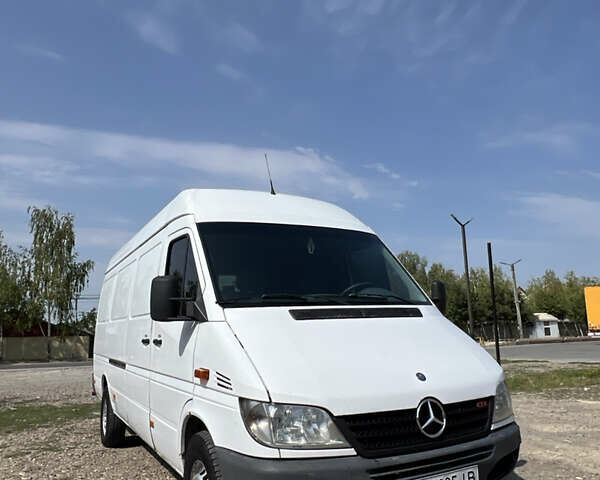 Белый Мерседес Sprinter, объемом двигателя 2.2 л и пробегом 337 тыс. км за 11300 $, фото 1 на Automoto.ua