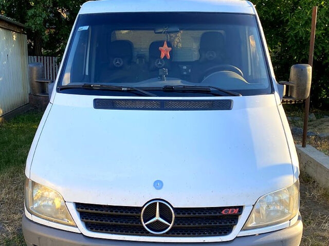Белый Мерседес Sprinter, объемом двигателя 2.2 л и пробегом 570 тыс. км за 7200 $, фото 1 на Automoto.ua