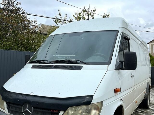 Белый Мерседес Sprinter, объемом двигателя 2.7 л и пробегом 418 тыс. км за 17000 $, фото 1 на Automoto.ua