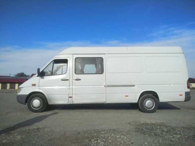 Белый Мерседес Sprinter, объемом двигателя 2.2 л и пробегом 350 тыс. км за 5500 $, фото 1 на Automoto.ua
