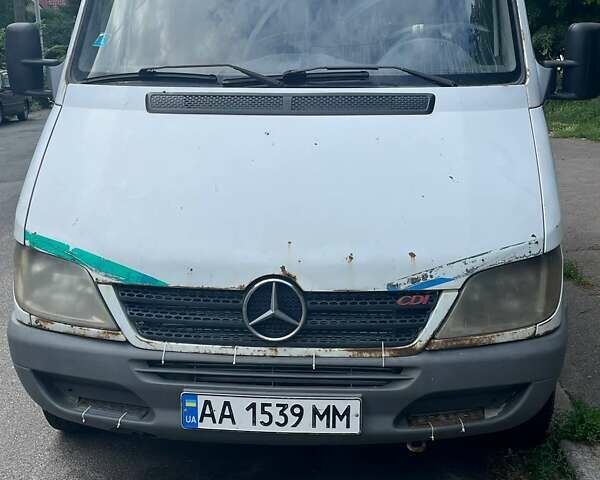 Білий Мерседес Sprinter, об'ємом двигуна 2.2 л та пробігом 520 тис. км за 3000 $, фото 1 на Automoto.ua