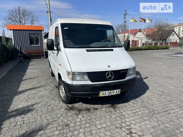 Белый Мерседес Sprinter, объемом двигателя 2.3 л и пробегом 380 тыс. км за 4500 $, фото 1 на Automoto.ua