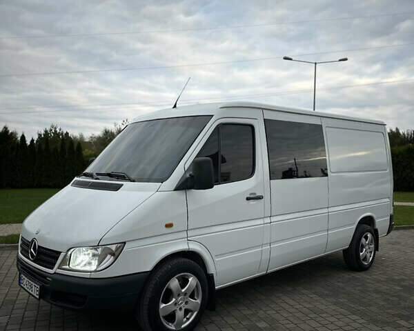 Белый Мерседес Sprinter, объемом двигателя 2.2 л и пробегом 370 тыс. км за 8300 $, фото 1 на Automoto.ua