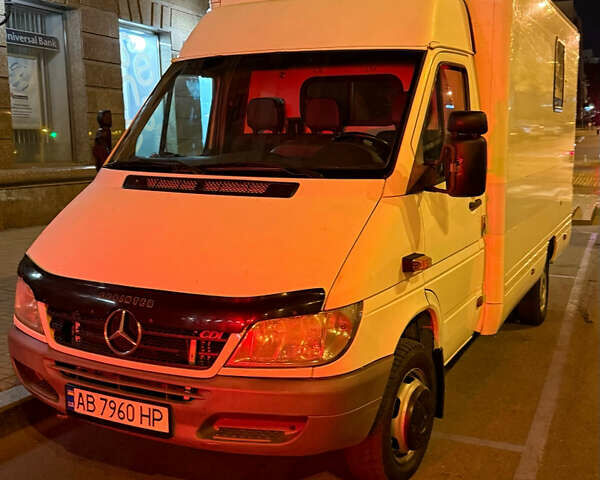 Белый Мерседес Sprinter, объемом двигателя 2.7 л и пробегом 444 тыс. км за 12369 $, фото 1 на Automoto.ua