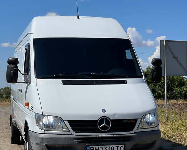 Белый Мерседес Sprinter, объемом двигателя 2.7 л и пробегом 596 тыс. км за 16500 $, фото 1 на Automoto.ua